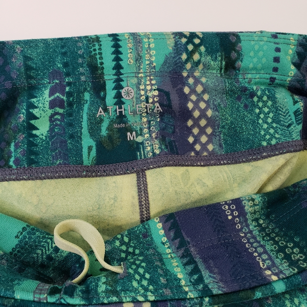 Athleta Green Arrow Be Free Kicker Workout Crops - Picture 4 of 5